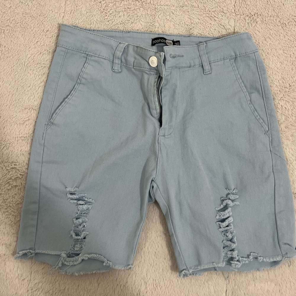 LIKE NEW WORN ONCE Men’s boohoo distressed ripped light blue skinny denim shorts